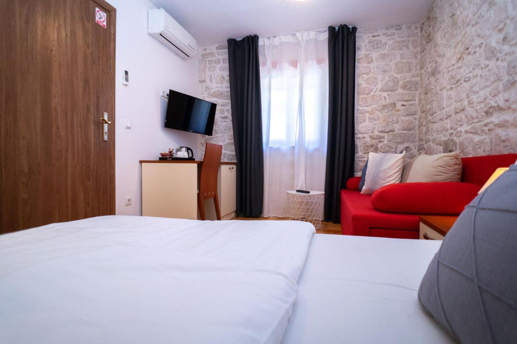 Apartments And Rooms Marino Trogir Oda fotoğraf
